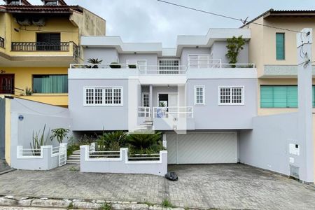 Casa para alugar com 560m², 4 quartos e 8 vagasFachada