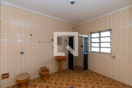 Banheiro de casa para alugar com 1 quarto, 80m² em Jardim Guairaca, São Paulo