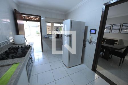 Casa à venda com 192m², 4 quartos e 2 vagas Casa à venda com 192m², 4 quartos e 2 vagasCozinha