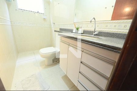 Casa à venda com 192m², 4 quartos e 2 vagas Casa à venda com 192m², 4 quartos e 2 vagasBanheiro