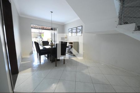 Casa à venda com 192m², 4 quartos e 2 vagas Casa à venda com 192m², 4 quartos e 2 vagasCopa