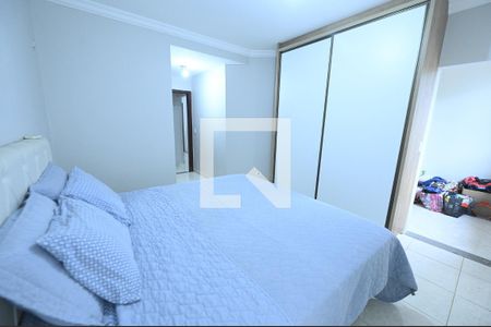Casa à venda com 192m², 4 quartos e 2 vagas Casa à venda com 192m², 4 quartos e 2 vagasQuarto 4
