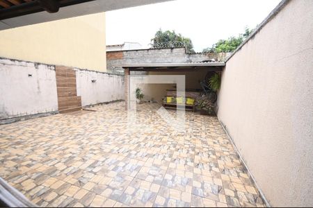 Casa à venda com 192m², 4 quartos e 2 vagas Casa à venda com 192m², 4 quartos e 2 vagasQuintal