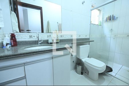 Casa à venda com 192m², 4 quartos e 2 vagas Casa à venda com 192m², 4 quartos e 2 vagasBanheiro