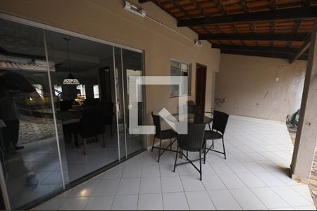 Casa à venda com 192m², 4 quartos e 2 vagas Casa à venda com 192m², 4 quartos e 2 vagasQuintal