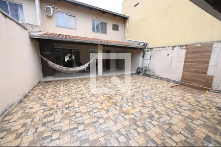 Casa à venda com 192m², 4 quartos e 2 vagas Casa à venda com 192m², 4 quartos e 2 vagasQuintal