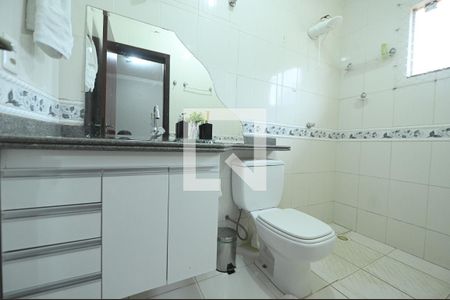 Casa à venda com 192m², 4 quartos e 2 vagas Casa à venda com 192m², 4 quartos e 2 vagasBanheiro