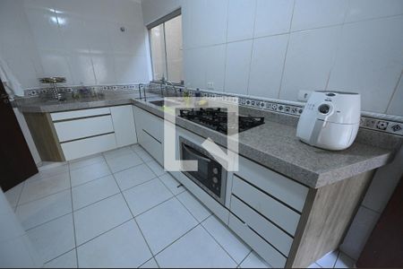 Casa à venda com 192m², 4 quartos e 2 vagas Casa à venda com 192m², 4 quartos e 2 vagasCozinha