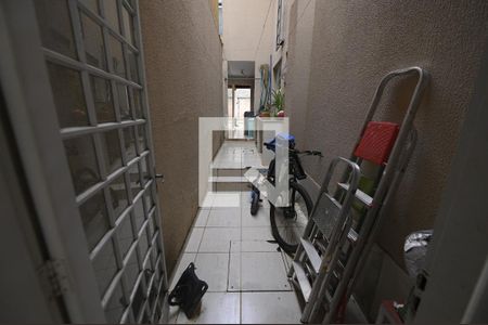 Casa à venda com 192m², 4 quartos e 2 vagas Casa à venda com 192m², 4 quartos e 2 vagasCorredor