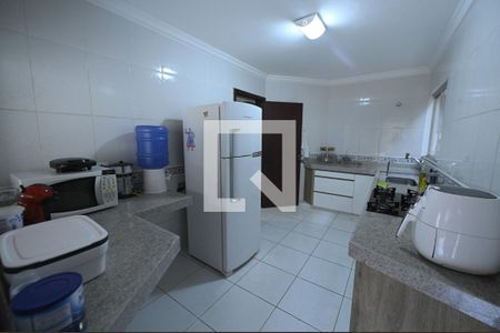 Casa à venda com 192m², 4 quartos e 2 vagas Casa à venda com 192m², 4 quartos e 2 vagasCozinha