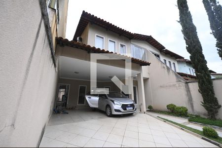 Garagem de casa à venda com 4 quartos, 192m² em Setor Jaó, Goiânia