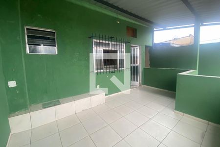 Casa para alugar com 66m², 2 quartos e sem vaga Casa para alugar com 66m², 2 quartos e sem vagaVaranda