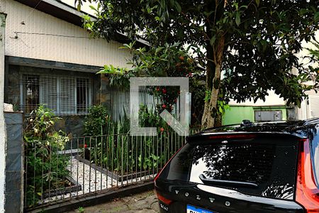 Casa à venda com 336m², 2 quartos e 2 vagasFachada