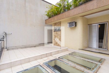 Casa à venda com 230m², 3 quartos e 3 vagas Casa à venda com 230m², 3 quartos e 3 vagasTerraço Suíte