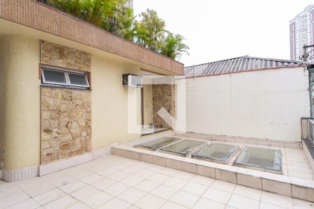 Casa à venda com 230m², 3 quartos e 3 vagas Casa à venda com 230m², 3 quartos e 3 vagasTerraço Suíte
