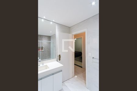 Casa à venda com 230m², 3 quartos e 3 vagas Casa à venda com 230m², 3 quartos e 3 vagasBanheiro Social