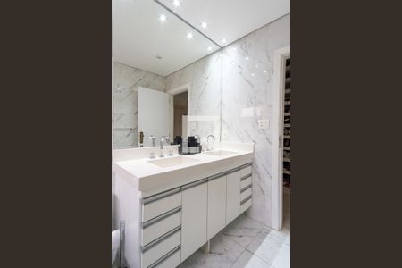 Casa à venda com 230m², 3 quartos e 3 vagas Casa à venda com 230m², 3 quartos e 3 vagasBanheiro suíte