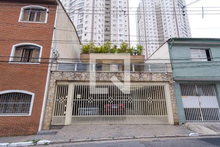 Casa à venda com 230m², 3 quartos e 3 vagas Casa à venda com 230m², 3 quartos e 3 vagasFachada