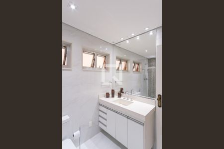 Casa à venda com 230m², 3 quartos e 3 vagas Casa à venda com 230m², 3 quartos e 3 vagasBanheiro Social