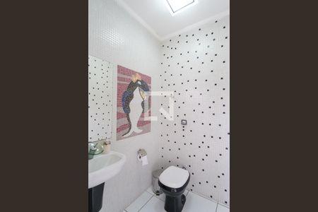 Casa à venda com 230m², 3 quartos e 3 vagas Casa à venda com 230m², 3 quartos e 3 vagasÁrea de convivência lavabo