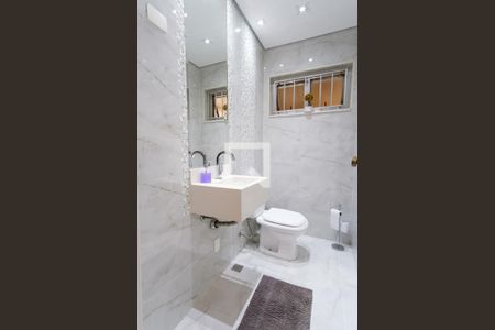 Casa à venda com 230m², 3 quartos e 3 vagas Casa à venda com 230m², 3 quartos e 3 vagasLavabo