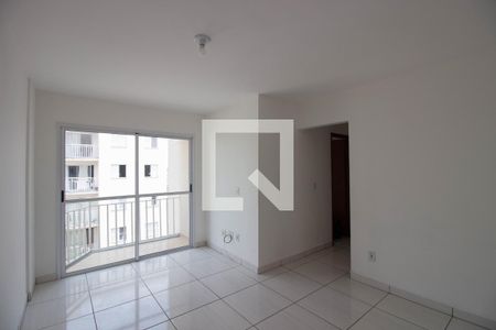 Sala de apartamento para alugar com 2 quartos, 56m² em Vila Carmosina, São Paulo