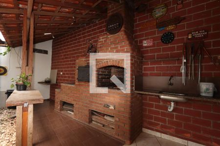 Casa à venda com 290m², 3 quartos e 3 vagasQuintal coberto - churrasqueira, forno e fogão