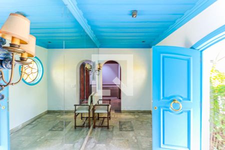 Casa à venda com 620m², 3 quartos e 7 vagas Casa à venda com 620m², 3 quartos e 7 vagasHall