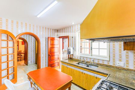 Casa à venda com 620m², 3 quartos e 7 vagas Casa à venda com 620m², 3 quartos e 7 vagasCozinha