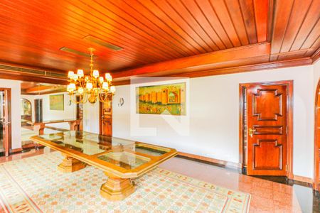 Casa à venda com 620m², 3 quartos e 7 vagas Casa à venda com 620m², 3 quartos e 7 vagasSala de jantar