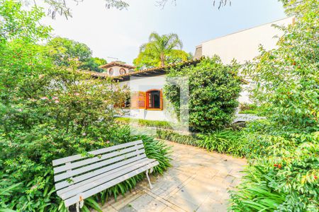 Casa à venda com 620m², 3 quartos e 7 vagas Casa à venda com 620m², 3 quartos e 7 vagasJardim