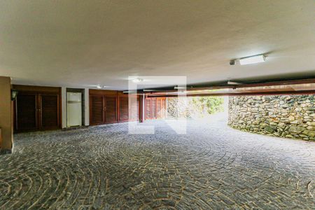 Casa à venda com 620m², 3 quartos e 7 vagas Casa à venda com 620m², 3 quartos e 7 vagasGaragem