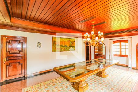 Casa à venda com 620m², 3 quartos e 7 vagas Casa à venda com 620m², 3 quartos e 7 vagasSala de jantar