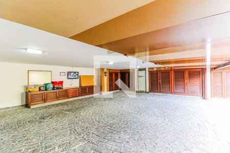 Casa à venda com 620m², 3 quartos e 7 vagas Casa à venda com 620m², 3 quartos e 7 vagasGaragem