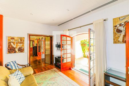 Sala íntima de casa à venda com 3 quartos, 620m² em Santo Amaro, São Paulo