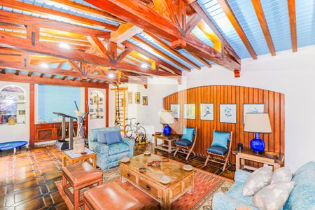 Casa à venda com 620m², 3 quartos e 7 vagas Casa à venda com 620m², 3 quartos e 7 vagasSalão