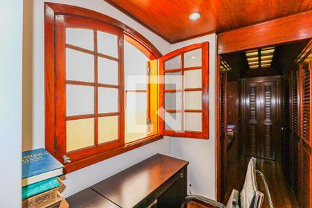 Casa à venda com 620m², 3 quartos e 7 vagas Casa à venda com 620m², 3 quartos e 7 vagasCloset