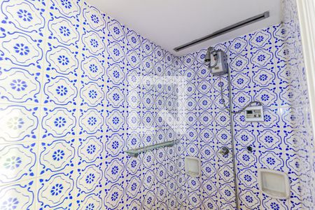 Casa à venda com 620m², 3 quartos e 7 vagas Casa à venda com 620m², 3 quartos e 7 vagasBanheiro piscina