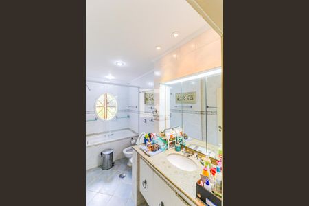 Casa à venda com 620m², 3 quartos e 7 vagas Casa à venda com 620m², 3 quartos e 7 vagas Banheiro 1