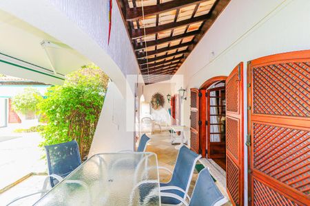 Casa à venda com 620m², 3 quartos e 7 vagas Casa à venda com 620m², 3 quartos e 7 vagasVaranda