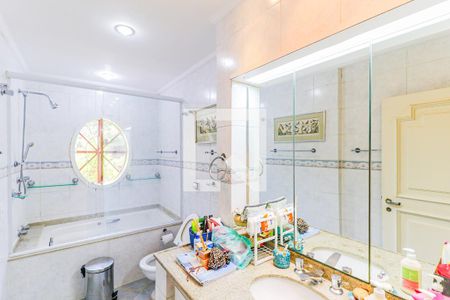 Casa à venda com 620m², 3 quartos e 7 vagas Casa à venda com 620m², 3 quartos e 7 vagas Banheiro 1