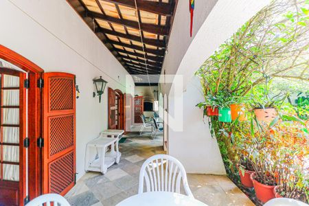 Casa à venda com 620m², 3 quartos e 7 vagas Casa à venda com 620m², 3 quartos e 7 vagasVaranda