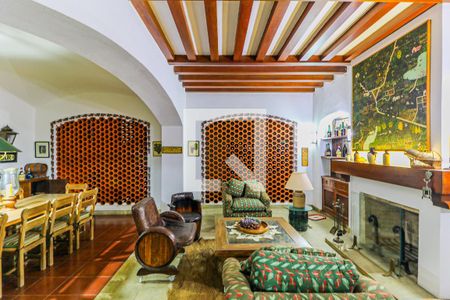 Casa à venda com 620m², 3 quartos e 7 vagas Casa à venda com 620m², 3 quartos e 7 vagasAdega