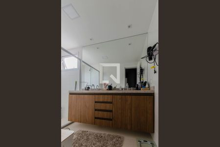 Apartamento à venda com 140m², 3 quartos e 3 vagas Apartamento à venda com 140m², 3 quartos e 3 vagasBanheiro da Suíte 1