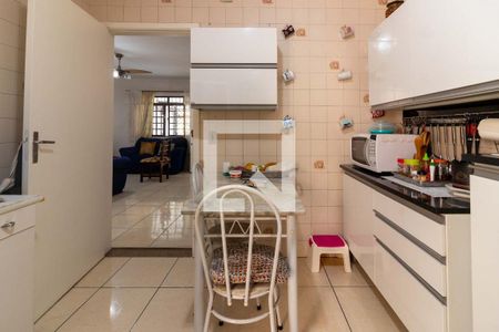 Casa à venda com 120m², 3 quartos e 2 vagas Casa à venda com 120m², 3 quartos e 2 vagasCozinha