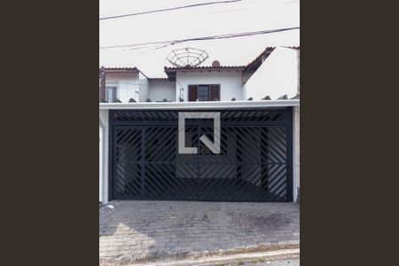 Casa à venda com 120m², 3 quartos e 2 vagas Casa à venda com 120m², 3 quartos e 2 vagasFachada