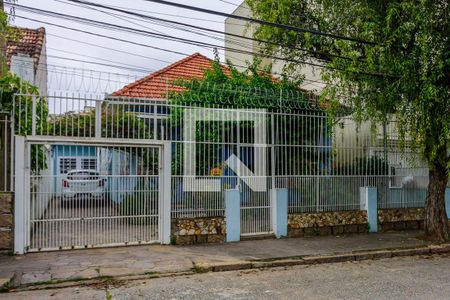 Casa à venda com 330m², 3 quartos e 3 vagas Casa à venda com 330m², 3 quartos e 3 vagasFachada