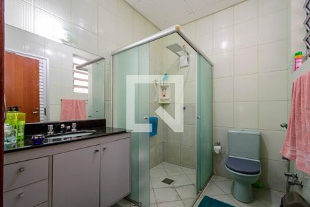 Banheiro de casa à venda com 3 quartos, 330m² em Azenha, Porto Alegre
