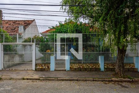 Casa à venda com 330m², 3 quartos e 3 vagas Casa à venda com 330m², 3 quartos e 3 vagasFachada