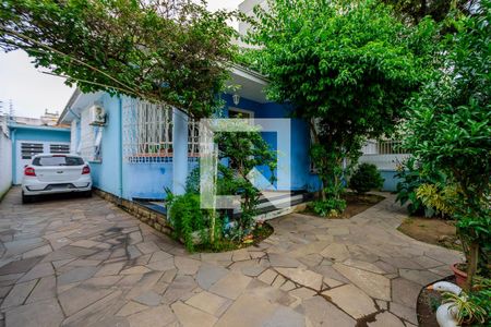 Casa à venda com 330m², 3 quartos e 3 vagas Casa à venda com 330m², 3 quartos e 3 vagasEntrada